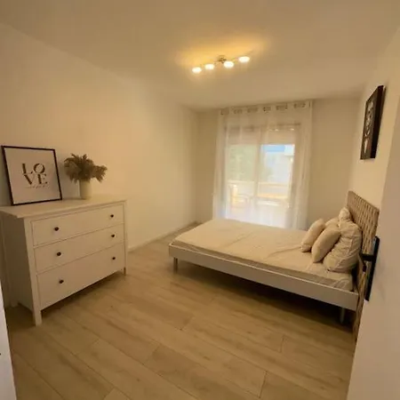 Grand 2 Pieces Pied Dans L Eau Juan Les Pins Apartment