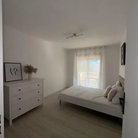 Apartment Grand 2 Pieces Pied Dans L Eau Juan Les Pins