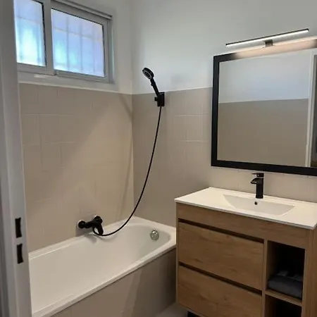 Grand 2 Pieces Pied Dans L Eau Juan Les Pins Appartement